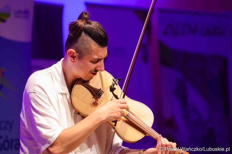 Koncert jazzowy w wykonaniu Adama Bałdycha i Kamila Piotrowicza