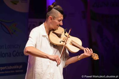 Koncert jazzowy w wykonaniu Adama Bałdycha i Kamila Piotrowicza
