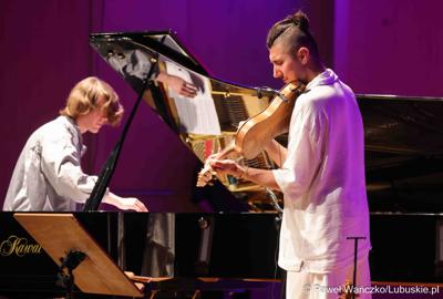 Koncert jazzowy w wykonaniu Adama Bałdycha i Kamila Piotrowicza