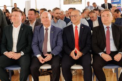 W Bieganowie, gdzie niegdyś działała największa w Polsce Przemysłowa Ferma Trzody Chlewnej, właśnie otwarto nowoczesną fermę zarodową.