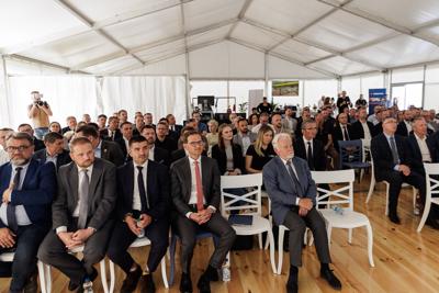 W Bieganowie, gdzie niegdyś działała największa w Polsce Przemysłowa Ferma Trzody Chlewnej, właśnie otwarto nowoczesną fermę zarodową.