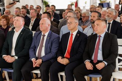 W Bieganowie, gdzie niegdyś działała największa w Polsce Przemysłowa Ferma Trzody Chlewnej, właśnie otwarto nowoczesną fermę zarodową.