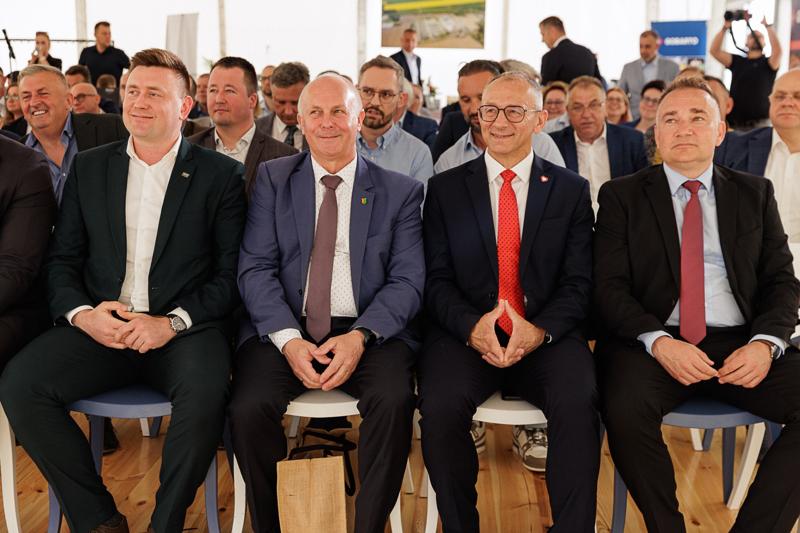 W Bieganowie, gdzie niegdyś działała największa w Polsce Przemysłowa Ferma Trzody Chlewnej, właśnie otwarto nowoczesną fermę zarodową.