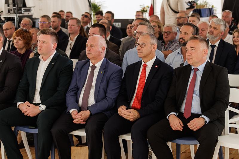 W Bieganowie, gdzie niegdyś działała największa w Polsce Przemysłowa Ferma Trzody Chlewnej, właśnie otwarto nowoczesną fermę zarodową.