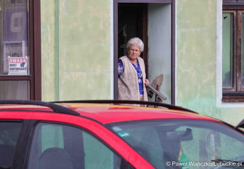 Uroczystość przekazania dla Ochotniczej Straży Pożarnej w Kargowej dwóch nowych samochodów. To pojazdy przystosowane do szerokiego zakresu działań ratowniczych, poszukiwawczych i gaśniczych.