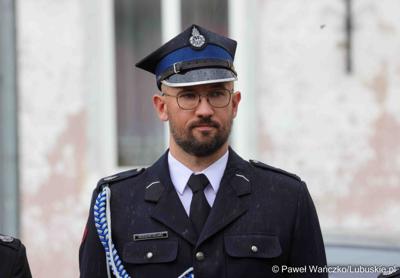 Uroczystość przekazania dla Ochotniczej Straży Pożarnej w Kargowej dwóch nowych samochodów. To pojazdy przystosowane do szerokiego zakresu działań ratowniczych, poszukiwawczych i gaśniczych.