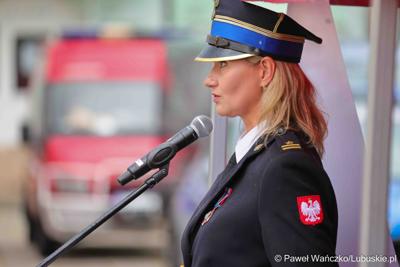 Uroczystość przekazania dla Ochotniczej Straży Pożarnej w Kargowej dwóch nowych samochodów. To pojazdy przystosowane do szerokiego zakresu działań ratowniczych, poszukiwawczych i gaśniczych.