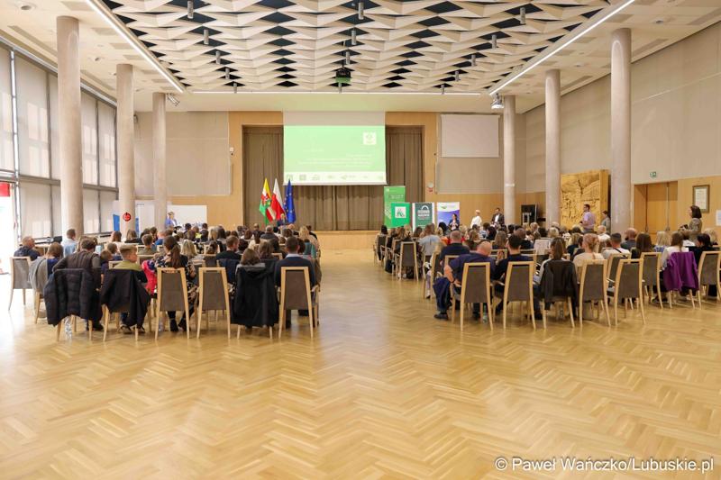 Uroczystość podsumowująca konkursy i wręczenie nagród laureatom etapów wojewódzkich i osób wyróżnionych w XV edycji  ogólnopolskiego Konkursu Plastycznego dla dzieci „Wioski bez troski” oraz VI edycji Ogólnopolskiego Konkursu dla Dzieci na Rymowankę o Bezpieczeństwie w Gospodarstwie Rolnym pod hasłem „Wioski bez troski”.
