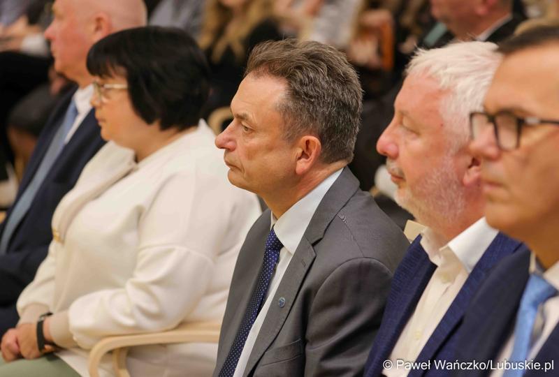 Uroczystość podsumowująca konkursy i wręczenie nagród laureatom etapów wojewódzkich i osób wyróżnionych w XV edycji  ogólnopolskiego Konkursu Plastycznego dla dzieci „Wioski bez troski” oraz VI edycji Ogólnopolskiego Konkursu dla Dzieci na Rymowankę o Bezpieczeństwie w Gospodarstwie Rolnym pod hasłem „Wioski bez troski”.