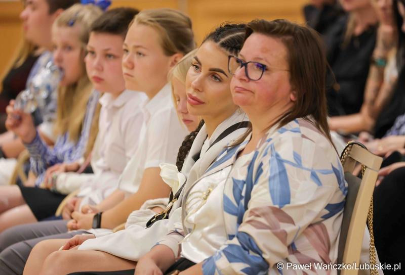 Uroczystość podsumowująca konkursy i wręczenie nagród laureatom etapów wojewódzkich i osób wyróżnionych w XV edycji  ogólnopolskiego Konkursu Plastycznego dla dzieci „Wioski bez troski” oraz VI edycji Ogólnopolskiego Konkursu dla Dzieci na Rymowankę o Bezpieczeństwie w Gospodarstwie Rolnym pod hasłem „Wioski bez troski”.