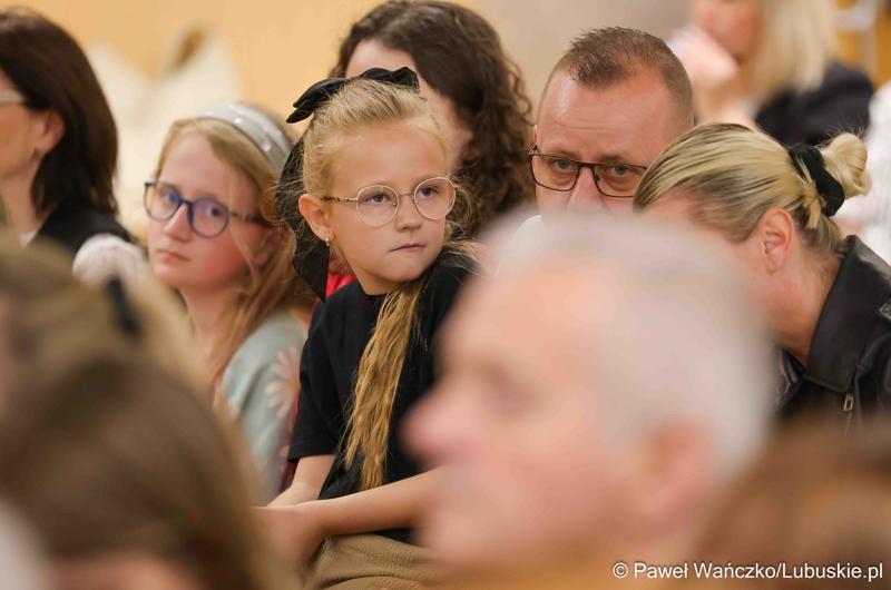 Uroczystość podsumowująca konkursy i wręczenie nagród laureatom etapów wojewódzkich i osób wyróżnionych w XV edycji  ogólnopolskiego Konkursu Plastycznego dla dzieci „Wioski bez troski” oraz VI edycji Ogólnopolskiego Konkursu dla Dzieci na Rymowankę o Bezpieczeństwie w Gospodarstwie Rolnym pod hasłem „Wioski bez troski”.