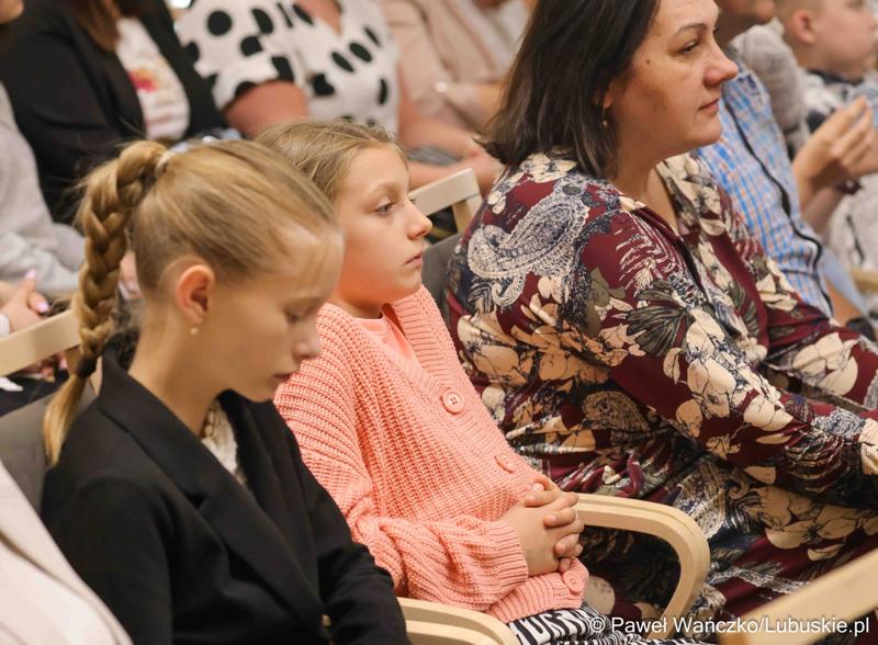 Uroczystość podsumowująca konkursy i wręczenie nagród laureatom etapów wojewódzkich i osób wyróżnionych w XV edycji  ogólnopolskiego Konkursu Plastycznego dla dzieci „Wioski bez troski” oraz VI edycji Ogólnopolskiego Konkursu dla Dzieci na Rymowankę o Bezpieczeństwie w Gospodarstwie Rolnym pod hasłem „Wioski bez troski”.