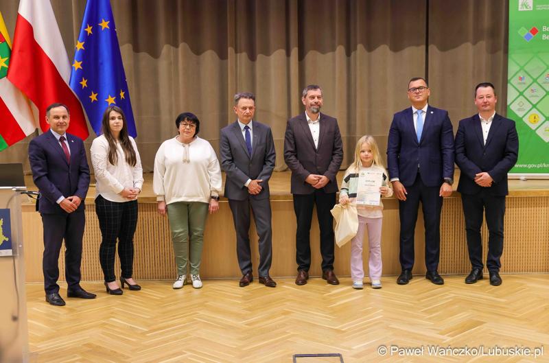 Uroczystość podsumowująca konkursy i wręczenie nagród laureatom etapów wojewódzkich i osób wyróżnionych w XV edycji  ogólnopolskiego Konkursu Plastycznego dla dzieci „Wioski bez troski” oraz VI edycji Ogólnopolskiego Konkursu dla Dzieci na Rymowankę o Bezpieczeństwie w Gospodarstwie Rolnym pod hasłem „Wioski bez troski”.
