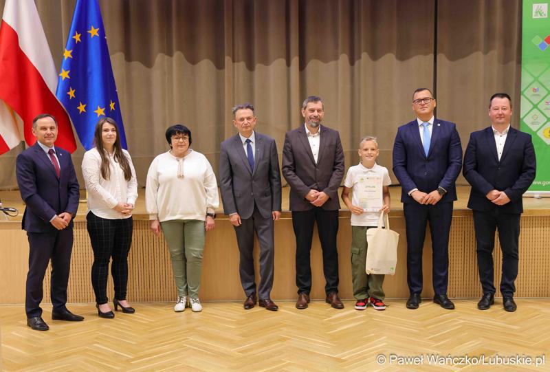 Uroczystość podsumowująca konkursy i wręczenie nagród laureatom etapów wojewódzkich i osób wyróżnionych w XV edycji  ogólnopolskiego Konkursu Plastycznego dla dzieci „Wioski bez troski” oraz VI edycji Ogólnopolskiego Konkursu dla Dzieci na Rymowankę o Bezpieczeństwie w Gospodarstwie Rolnym pod hasłem „Wioski bez troski”.