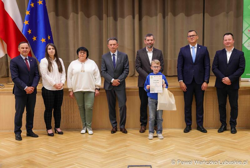 Uroczystość podsumowująca konkursy i wręczenie nagród laureatom etapów wojewódzkich i osób wyróżnionych w XV edycji  ogólnopolskiego Konkursu Plastycznego dla dzieci „Wioski bez troski” oraz VI edycji Ogólnopolskiego Konkursu dla Dzieci na Rymowankę o Bezpieczeństwie w Gospodarstwie Rolnym pod hasłem „Wioski bez troski”.