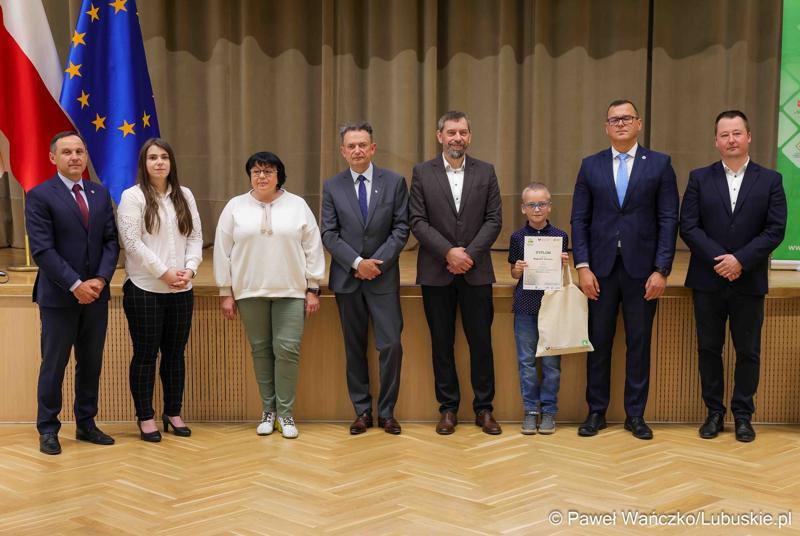 Uroczystość podsumowująca konkursy i wręczenie nagród laureatom etapów wojewódzkich i osób wyróżnionych w XV edycji  ogólnopolskiego Konkursu Plastycznego dla dzieci „Wioski bez troski” oraz VI edycji Ogólnopolskiego Konkursu dla Dzieci na Rymowankę o Bezpieczeństwie w Gospodarstwie Rolnym pod hasłem „Wioski bez troski”.