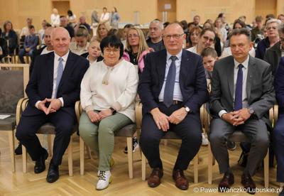 Uroczystość podsumowująca konkursy i wręczenie nagród laureatom etapów wojewódzkich i osób wyróżnionych w XV edycji  ogólnopolskiego Konkursu Plastycznego dla dzieci „Wioski bez troski” oraz VI edycji Ogólnopolskiego Konkursu dla Dzieci na Rymowankę o Bezpieczeństwie w Gospodarstwie Rolnym pod hasłem „Wioski bez troski”.
