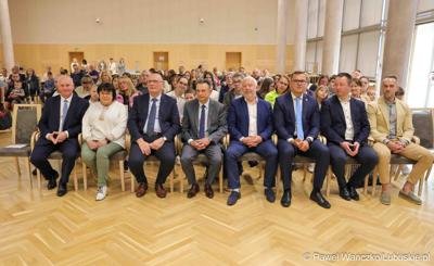 Uroczystość podsumowująca konkursy i wręczenie nagród laureatom etapów wojewódzkich i osób wyróżnionych w XV edycji  ogólnopolskiego Konkursu Plastycznego dla dzieci „Wioski bez troski” oraz VI edycji Ogólnopolskiego Konkursu dla Dzieci na Rymowankę o Bezpieczeństwie w Gospodarstwie Rolnym pod hasłem „Wioski bez troski”.