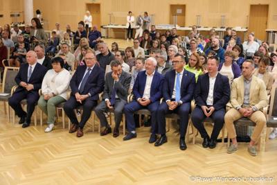 Uroczystość podsumowująca konkursy i wręczenie nagród laureatom etapów wojewódzkich i osób wyróżnionych w XV edycji  ogólnopolskiego Konkursu Plastycznego dla dzieci „Wioski bez troski” oraz VI edycji Ogólnopolskiego Konkursu dla Dzieci na Rymowankę o Bezpieczeństwie w Gospodarstwie Rolnym pod hasłem „Wioski bez troski”.