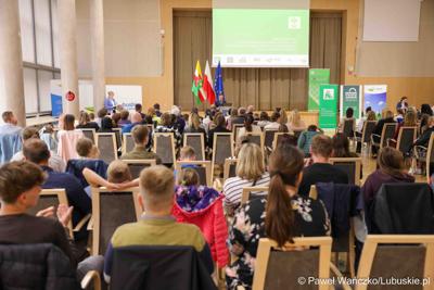 Uroczystość podsumowująca konkursy i wręczenie nagród laureatom etapów wojewódzkich i osób wyróżnionych w XV edycji  ogólnopolskiego Konkursu Plastycznego dla dzieci „Wioski bez troski” oraz VI edycji Ogólnopolskiego Konkursu dla Dzieci na Rymowankę o Bezpieczeństwie w Gospodarstwie Rolnym pod hasłem „Wioski bez troski”.