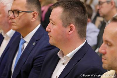 Uroczystość podsumowująca konkursy i wręczenie nagród laureatom etapów wojewódzkich i osób wyróżnionych w XV edycji  ogólnopolskiego Konkursu Plastycznego dla dzieci „Wioski bez troski” oraz VI edycji Ogólnopolskiego Konkursu dla Dzieci na Rymowankę o Bezpieczeństwie w Gospodarstwie Rolnym pod hasłem „Wioski bez troski”.