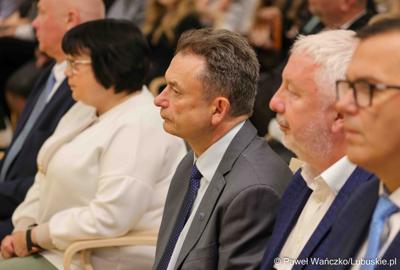 Uroczystość podsumowująca konkursy i wręczenie nagród laureatom etapów wojewódzkich i osób wyróżnionych w XV edycji  ogólnopolskiego Konkursu Plastycznego dla dzieci „Wioski bez troski” oraz VI edycji Ogólnopolskiego Konkursu dla Dzieci na Rymowankę o Bezpieczeństwie w Gospodarstwie Rolnym pod hasłem „Wioski bez troski”.