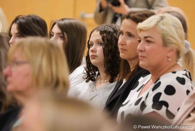 Uroczystość podsumowująca konkursy i wręczenie nagród laureatom etapów wojewódzkich i osób wyróżnionych w XV edycji  ogólnopolskiego Konkursu Plastycznego dla dzieci „Wioski bez troski” oraz VI edycji Ogólnopolskiego Konkursu dla Dzieci na Rymowankę o Bezpieczeństwie w Gospodarstwie Rolnym pod hasłem „Wioski bez troski”.