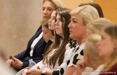 Uroczystość podsumowująca konkursy i wręczenie nagród laureatom etapów wojewódzkich i osób wyróżnionych w XV edycji  ogólnopolskiego Konkursu Plastycznego dla dzieci „Wioski bez troski” oraz VI edycji Ogólnopolskiego Konkursu dla Dzieci na Rymowankę o Bezpieczeństwie w Gospodarstwie Rolnym pod hasłem „Wioski bez troski”.