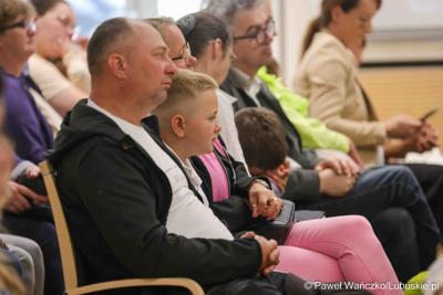 Uroczystość podsumowująca konkursy i wręczenie nagród laureatom etapów wojewódzkich i osób wyróżnionych w XV edycji  ogólnopolskiego Konkursu Plastycznego dla dzieci „Wioski bez troski” oraz VI edycji Ogólnopolskiego Konkursu dla Dzieci na Rymowankę o Bezpieczeństwie w Gospodarstwie Rolnym pod hasłem „Wioski bez troski”.