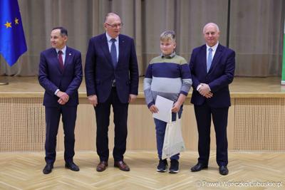 Uroczystość podsumowująca konkursy i wręczenie nagród laureatom etapów wojewódzkich i osób wyróżnionych w XV edycji  ogólnopolskiego Konkursu Plastycznego dla dzieci „Wioski bez troski” oraz VI edycji Ogólnopolskiego Konkursu dla Dzieci na Rymowankę o Bezpieczeństwie w Gospodarstwie Rolnym pod hasłem „Wioski bez troski”.