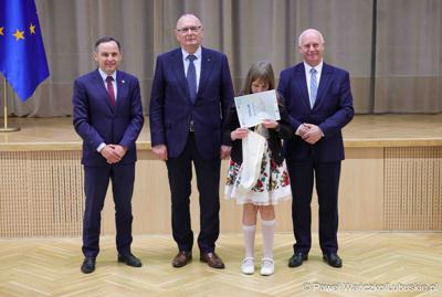Uroczystość podsumowująca konkursy i wręczenie nagród laureatom etapów wojewódzkich i osób wyróżnionych w XV edycji  ogólnopolskiego Konkursu Plastycznego dla dzieci „Wioski bez troski” oraz VI edycji Ogólnopolskiego Konkursu dla Dzieci na Rymowankę o Bezpieczeństwie w Gospodarstwie Rolnym pod hasłem „Wioski bez troski”.