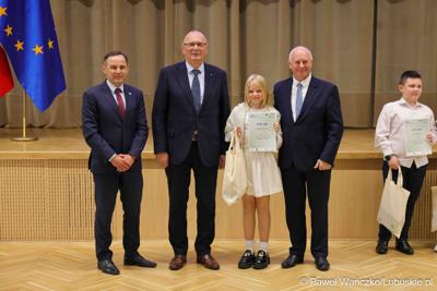 Uroczystość podsumowująca konkursy i wręczenie nagród laureatom etapów wojewódzkich i osób wyróżnionych w XV edycji  ogólnopolskiego Konkursu Plastycznego dla dzieci „Wioski bez troski” oraz VI edycji Ogólnopolskiego Konkursu dla Dzieci na Rymowankę o Bezpieczeństwie w Gospodarstwie Rolnym pod hasłem „Wioski bez troski”.