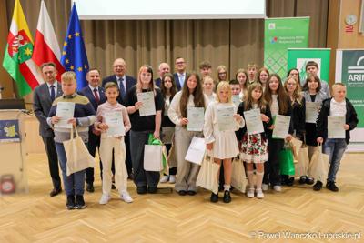 Uroczystość podsumowująca konkursy i wręczenie nagród laureatom etapów wojewódzkich i osób wyróżnionych w XV edycji  ogólnopolskiego Konkursu Plastycznego dla dzieci „Wioski bez troski” oraz VI edycji Ogólnopolskiego Konkursu dla Dzieci na Rymowankę o Bezpieczeństwie w Gospodarstwie Rolnym pod hasłem „Wioski bez troski”.