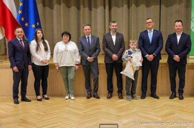 Uroczystość podsumowująca konkursy i wręczenie nagród laureatom etapów wojewódzkich i osób wyróżnionych w XV edycji  ogólnopolskiego Konkursu Plastycznego dla dzieci „Wioski bez troski” oraz VI edycji Ogólnopolskiego Konkursu dla Dzieci na Rymowankę o Bezpieczeństwie w Gospodarstwie Rolnym pod hasłem „Wioski bez troski”.