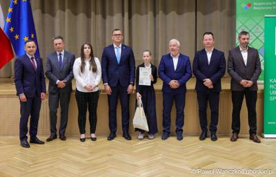 Uroczystość podsumowująca konkursy i wręczenie nagród laureatom etapów wojewódzkich i osób wyróżnionych w XV edycji  ogólnopolskiego Konkursu Plastycznego dla dzieci „Wioski bez troski” oraz VI edycji Ogólnopolskiego Konkursu dla Dzieci na Rymowankę o Bezpieczeństwie w Gospodarstwie Rolnym pod hasłem „Wioski bez troski”.