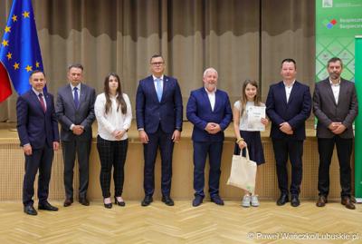 Uroczystość podsumowująca konkursy i wręczenie nagród laureatom etapów wojewódzkich i osób wyróżnionych w XV edycji  ogólnopolskiego Konkursu Plastycznego dla dzieci „Wioski bez troski” oraz VI edycji Ogólnopolskiego Konkursu dla Dzieci na Rymowankę o Bezpieczeństwie w Gospodarstwie Rolnym pod hasłem „Wioski bez troski”.