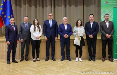 Uroczystość podsumowująca konkursy i wręczenie nagród laureatom etapów wojewódzkich i osób wyróżnionych w XV edycji  ogólnopolskiego Konkursu Plastycznego dla dzieci „Wioski bez troski” oraz VI edycji Ogólnopolskiego Konkursu dla Dzieci na Rymowankę o Bezpieczeństwie w Gospodarstwie Rolnym pod hasłem „Wioski bez troski”.