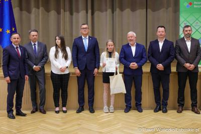 Uroczystość podsumowująca konkursy i wręczenie nagród laureatom etapów wojewódzkich i osób wyróżnionych w XV edycji  ogólnopolskiego Konkursu Plastycznego dla dzieci „Wioski bez troski” oraz VI edycji Ogólnopolskiego Konkursu dla Dzieci na Rymowankę o Bezpieczeństwie w Gospodarstwie Rolnym pod hasłem „Wioski bez troski”.