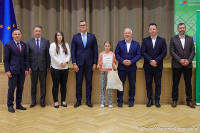 Uroczystość podsumowująca konkursy i wręczenie nagród laureatom etapów wojewódzkich i osób wyróżnionych w XV edycji  ogólnopolskiego Konkursu Plastycznego dla dzieci „Wioski bez troski” oraz VI edycji Ogólnopolskiego Konkursu dla Dzieci na Rymowankę o Bezpieczeństwie w Gospodarstwie Rolnym pod hasłem „Wioski bez troski”.