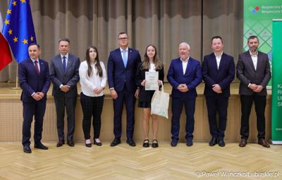 Uroczystość podsumowująca konkursy i wręczenie nagród laureatom etapów wojewódzkich i osób wyróżnionych w XV edycji  ogólnopolskiego Konkursu Plastycznego dla dzieci „Wioski bez troski” oraz VI edycji Ogólnopolskiego Konkursu dla Dzieci na Rymowankę o Bezpieczeństwie w Gospodarstwie Rolnym pod hasłem „Wioski bez troski”.