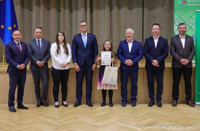 Uroczystość podsumowująca konkursy i wręczenie nagród laureatom etapów wojewódzkich i osób wyróżnionych w XV edycji  ogólnopolskiego Konkursu Plastycznego dla dzieci „Wioski bez troski” oraz VI edycji Ogólnopolskiego Konkursu dla Dzieci na Rymowankę o Bezpieczeństwie w Gospodarstwie Rolnym pod hasłem „Wioski bez troski”.