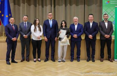 Uroczystość podsumowująca konkursy i wręczenie nagród laureatom etapów wojewódzkich i osób wyróżnionych w XV edycji  ogólnopolskiego Konkursu Plastycznego dla dzieci „Wioski bez troski” oraz VI edycji Ogólnopolskiego Konkursu dla Dzieci na Rymowankę o Bezpieczeństwie w Gospodarstwie Rolnym pod hasłem „Wioski bez troski”.