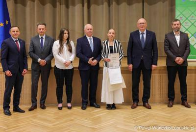 Uroczystość podsumowująca konkursy i wręczenie nagród laureatom etapów wojewódzkich i osób wyróżnionych w XV edycji  ogólnopolskiego Konkursu Plastycznego dla dzieci „Wioski bez troski” oraz VI edycji Ogólnopolskiego Konkursu dla Dzieci na Rymowankę o Bezpieczeństwie w Gospodarstwie Rolnym pod hasłem „Wioski bez troski”.