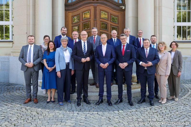 W Kancelarii Kraju Związkowego Brandenburgia w Poczdamie odbyło się wspólne posiedzenie Zarządu Województwa Lubuskiego i rządu Kraju Związkowego Brandenburgia. Wydarzenie wiąże się z 25-leciem podpisania wspólnego oświadczenia o współpracy między regionami.
