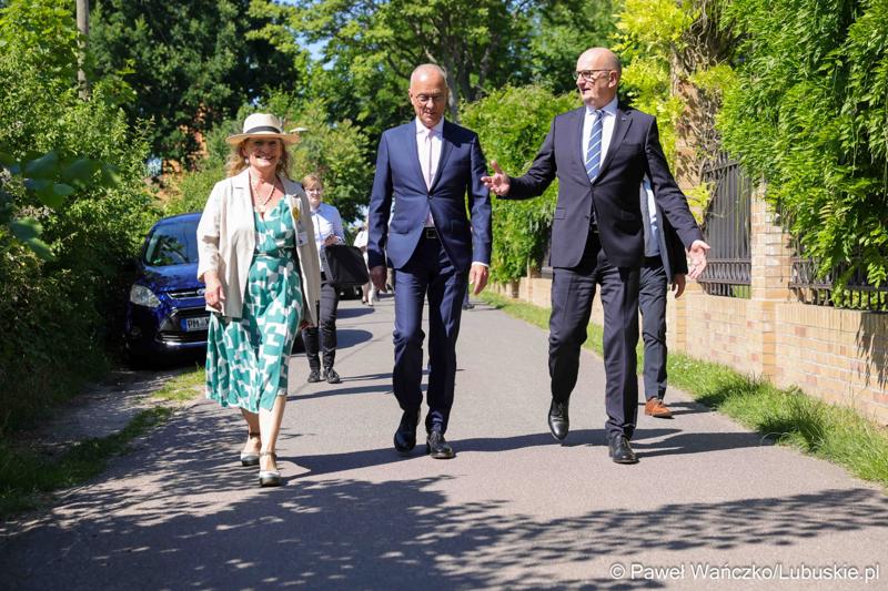 W Kancelarii Kraju Związkowego Brandenburgia w Poczdamie odbyło się wspólne posiedzenie Zarządu Województwa Lubuskiego i rządu Kraju Związkowego Brandenburgia. Wydarzenie wiąże się z 25-leciem podpisania wspólnego oświadczenia o współpracy między regionami.