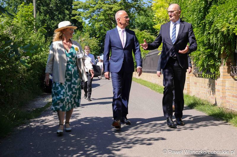 W Kancelarii Kraju Związkowego Brandenburgia w Poczdamie odbyło się wspólne posiedzenie Zarządu Województwa Lubuskiego i rządu Kraju Związkowego Brandenburgia. Wydarzenie wiąże się z 25-leciem podpisania wspólnego oświadczenia o współpracy między regionami.