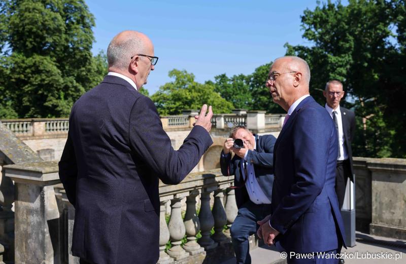 W Kancelarii Kraju Związkowego Brandenburgia w Poczdamie odbyło się wspólne posiedzenie Zarządu Województwa Lubuskiego i rządu Kraju Związkowego Brandenburgia. Wydarzenie wiąże się z 25-leciem podpisania wspólnego oświadczenia o współpracy między regionami.