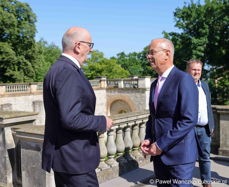 W Kancelarii Kraju Związkowego Brandenburgia w Poczdamie odbyło się wspólne posiedzenie Zarządu Województwa Lubuskiego i rządu Kraju Związkowego Brandenburgia. Wydarzenie wiąże się z 25-leciem podpisania wspólnego oświadczenia o współpracy między regionami.