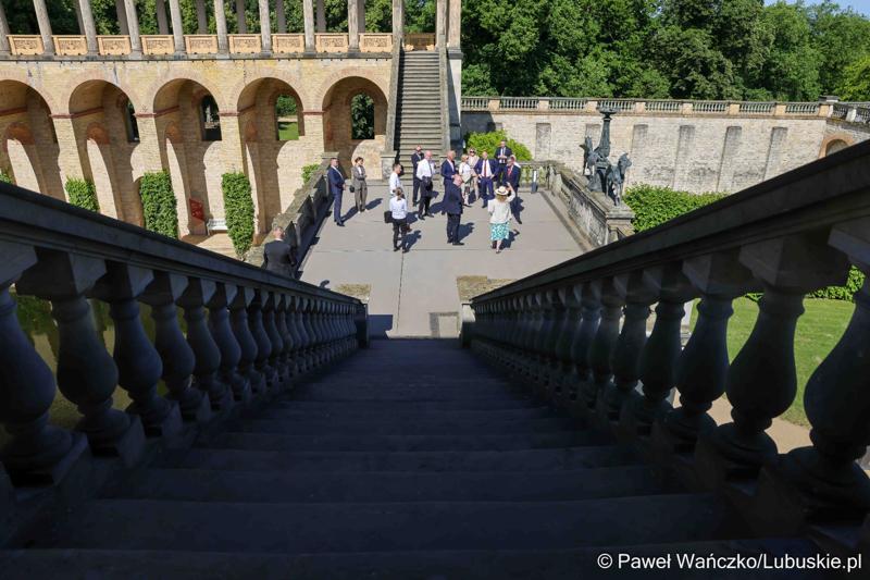 W Kancelarii Kraju Związkowego Brandenburgia w Poczdamie odbyło się wspólne posiedzenie Zarządu Województwa Lubuskiego i rządu Kraju Związkowego Brandenburgia. Wydarzenie wiąże się z 25-leciem podpisania wspólnego oświadczenia o współpracy między regionami.
