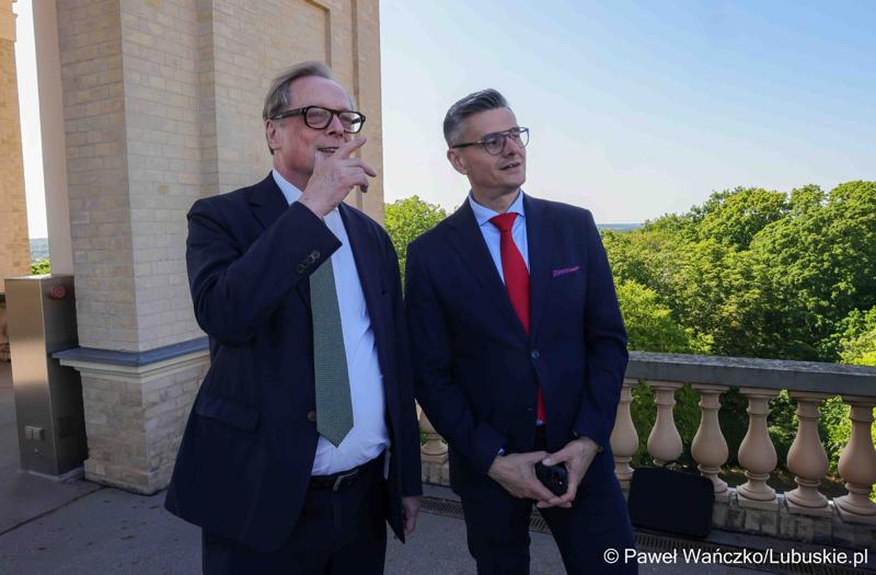 W Kancelarii Kraju Związkowego Brandenburgia w Poczdamie odbyło się wspólne posiedzenie Zarządu Województwa Lubuskiego i rządu Kraju Związkowego Brandenburgia. Wydarzenie wiąże się z 25-leciem podpisania wspólnego oświadczenia o współpracy między regionami.
